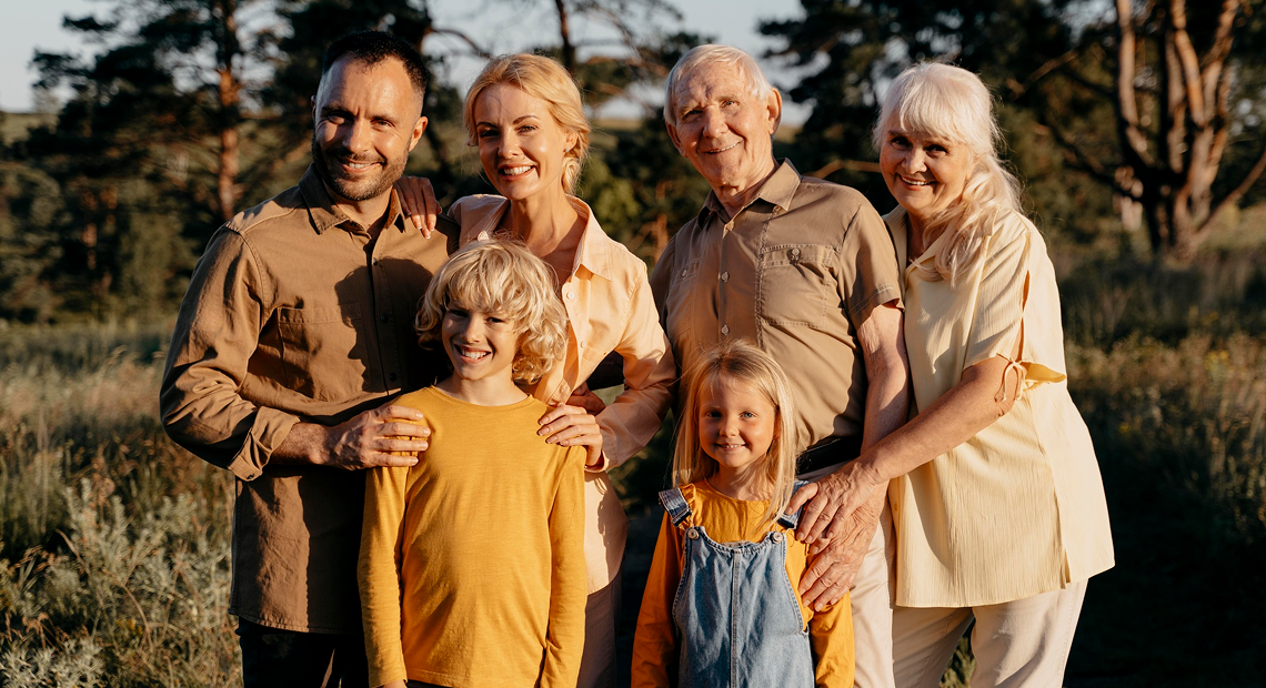 Papéis Familiares: Um Olhar Empático sobre a Dinâmica Familiar Papéis Familiares: Um Olhar Empático sobre a Dinâmica Familiar